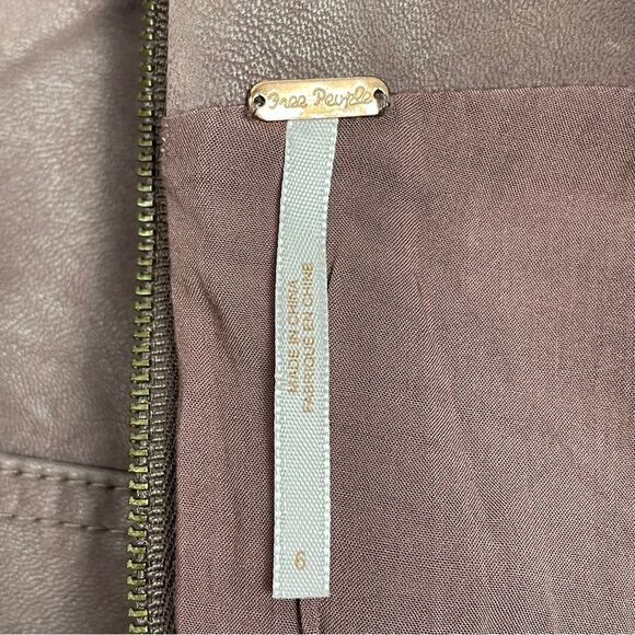 FREE PEOPLE faux leather dusty rose mini skirt, size 6 - Picture 3 of 15